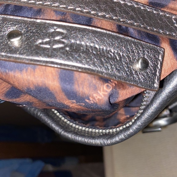 B. Makowsky vintage metallic silver crossbody bag with leopard print lining - Picture 7 of 10